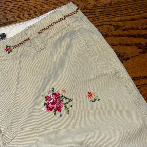 Gap‎ Khaki Y2K Bohemian Clean Cut Floral Embroidered Capri Pants Women's sz 6 - Picture 8 of 16